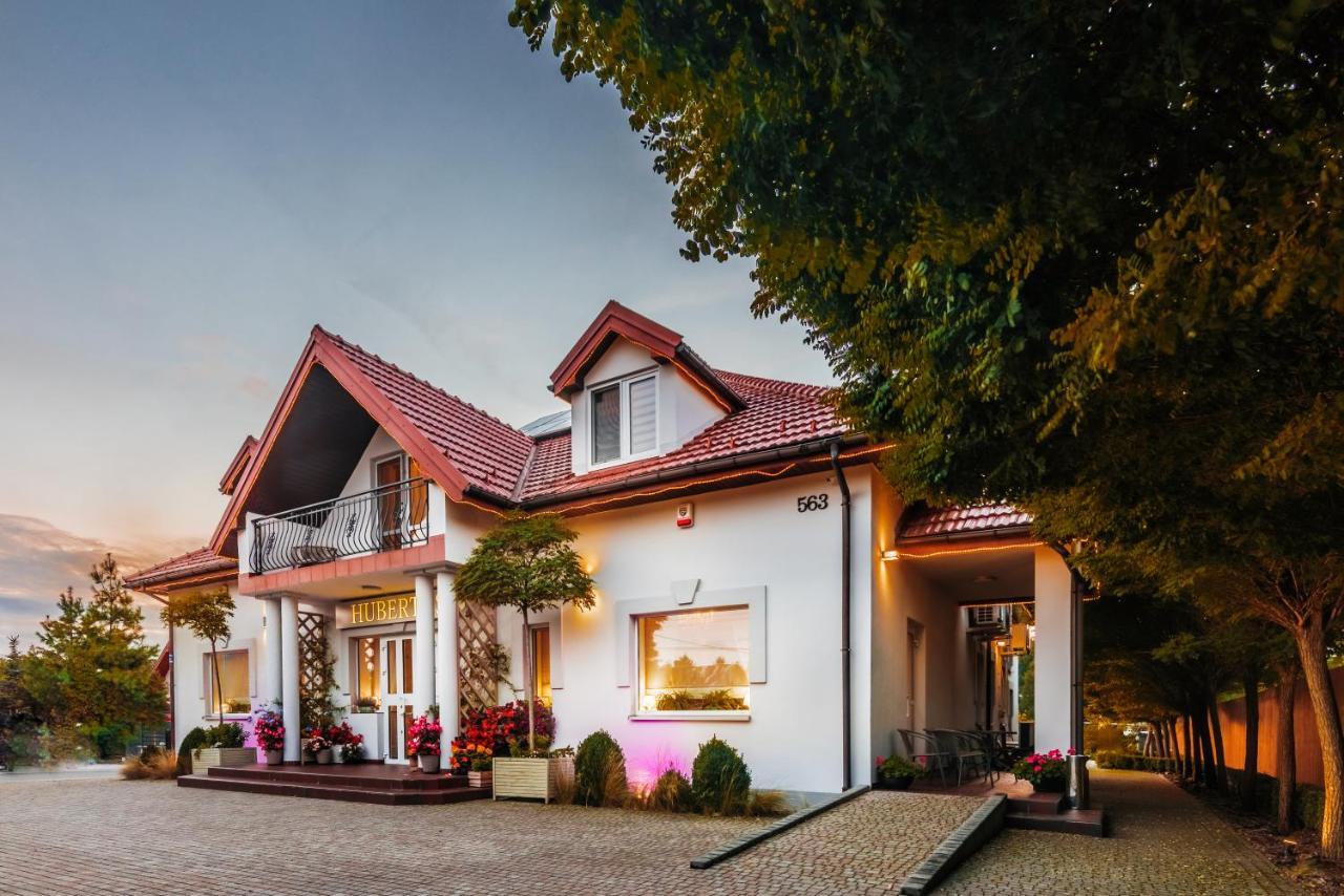 Hubertus Hotel Wola Rzedzinska Ngoại thất bức ảnh