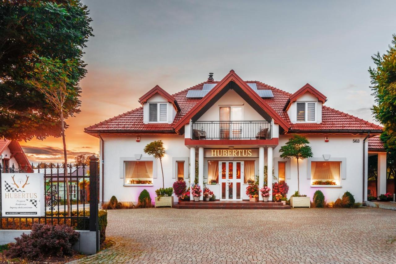 Hubertus Hotel Wola Rzedzinska Ngoại thất bức ảnh