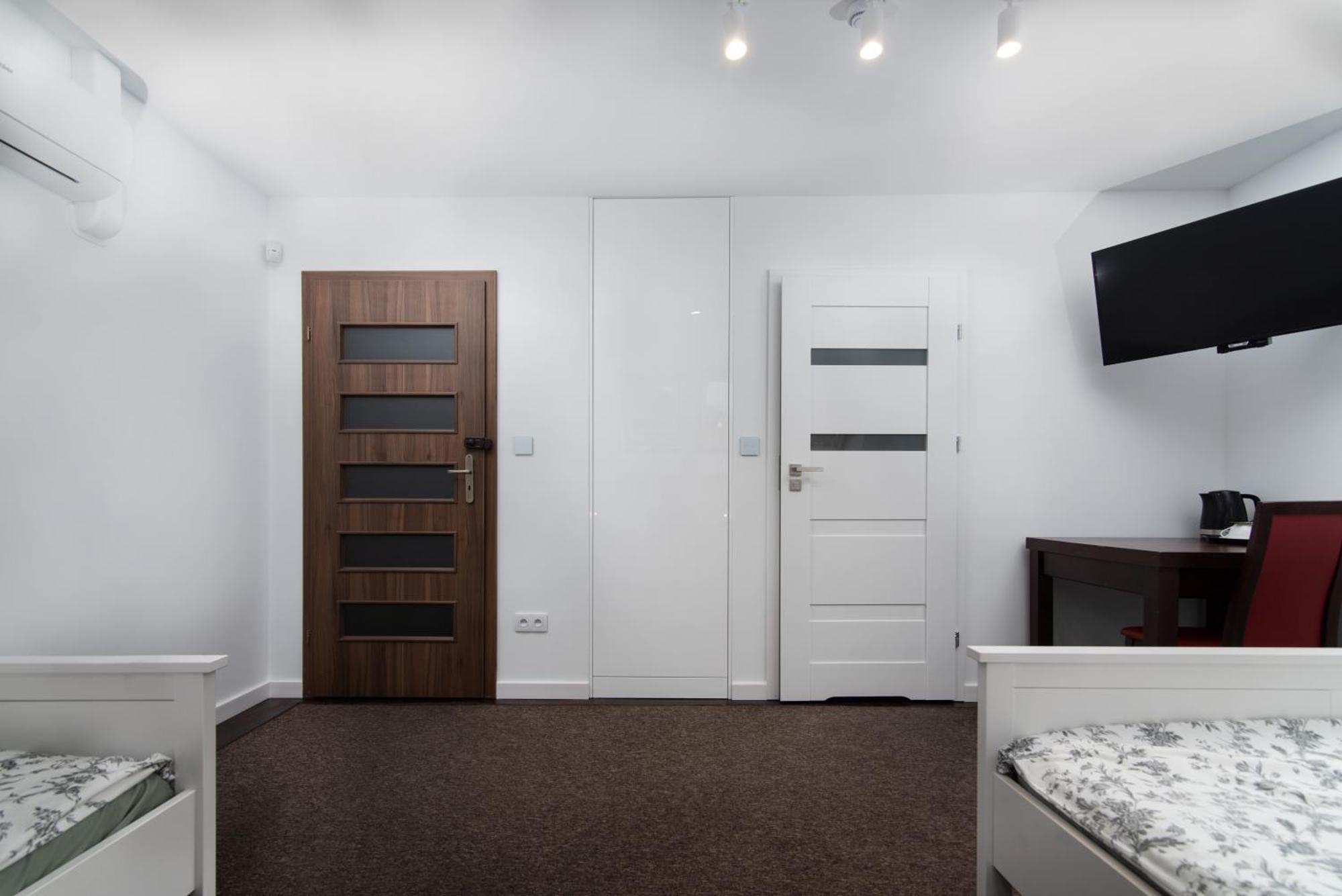 Hubertus Hotel Wola Rzedzinska Ngoại thất bức ảnh