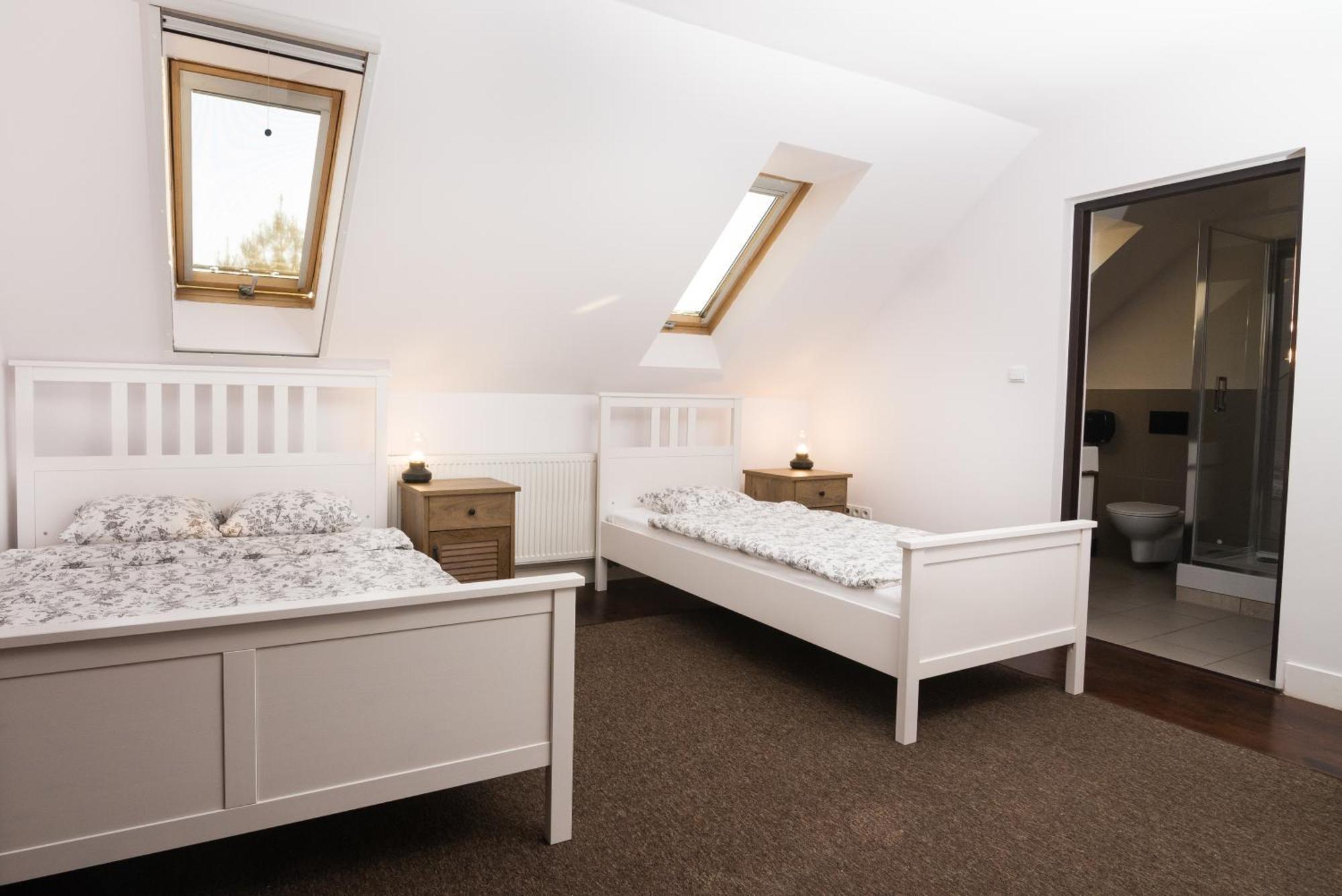 Hubertus Hotel Wola Rzedzinska Ngoại thất bức ảnh